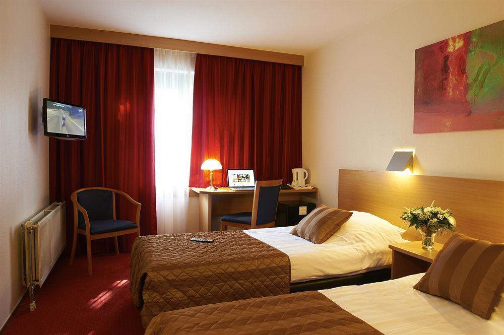 Bastion Hotel Brielle - Europoort Экстерьер фото